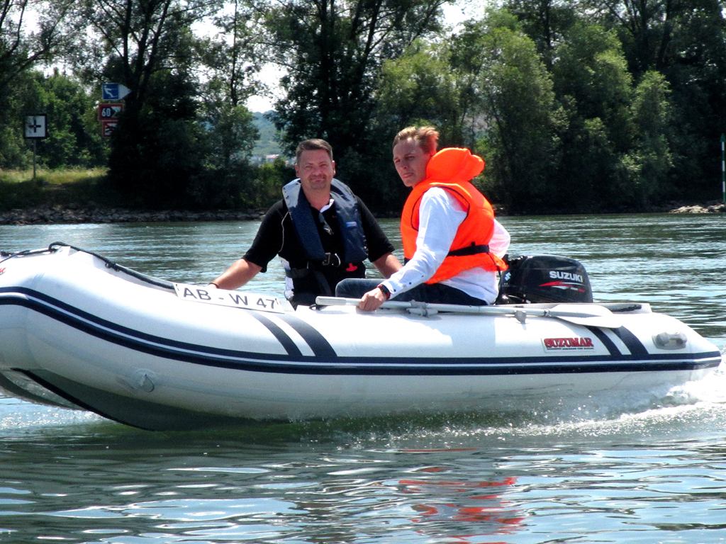 ... genauso wie mit Marine-Außenbordmotoren. 