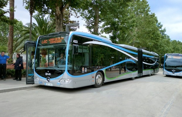 15 Mercedes-Benz Capacity beschleunigen den Busverkehr