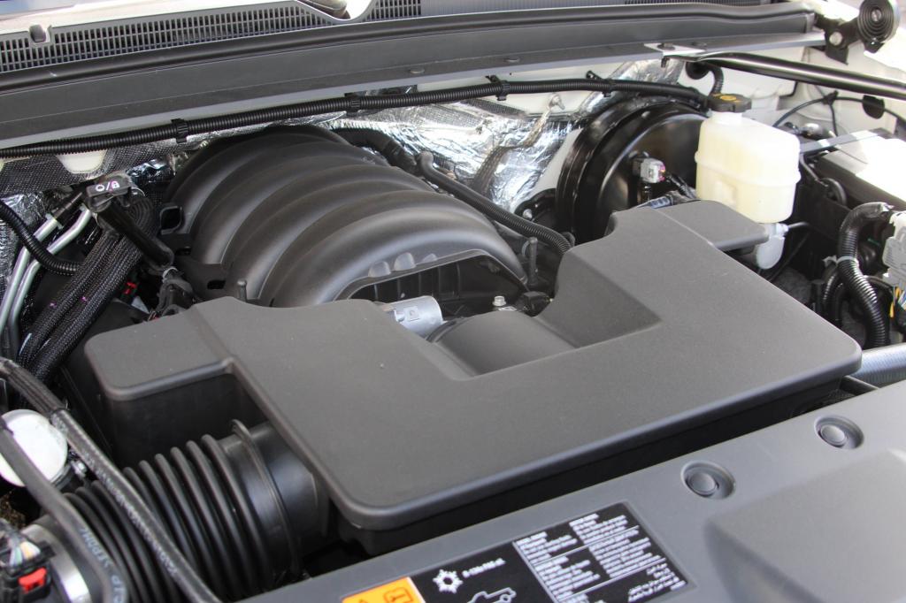 355 PS hat der 5,3- Liter große V8-Motor, der sanft unter der Haube säuselt.