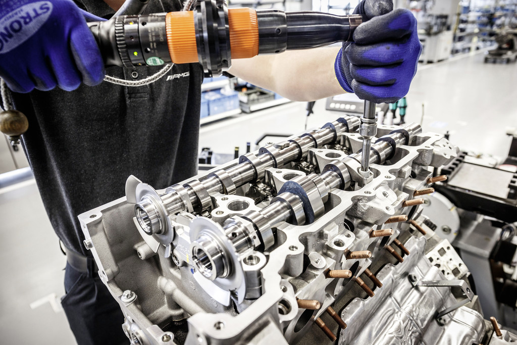 AMG 4,0-Liter-V8 für den GT: Biturbo im heißem Innen-V