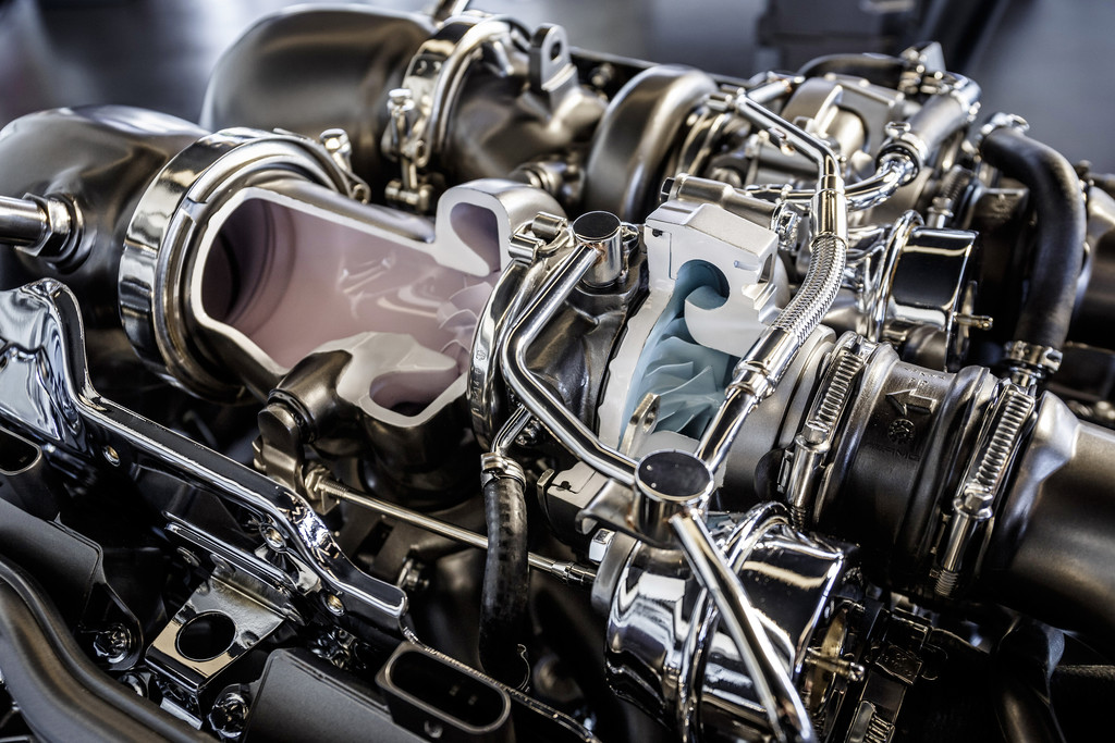 AMG 4,0-Liter-V8 für den GT: Biturbo im heißem Innen-V