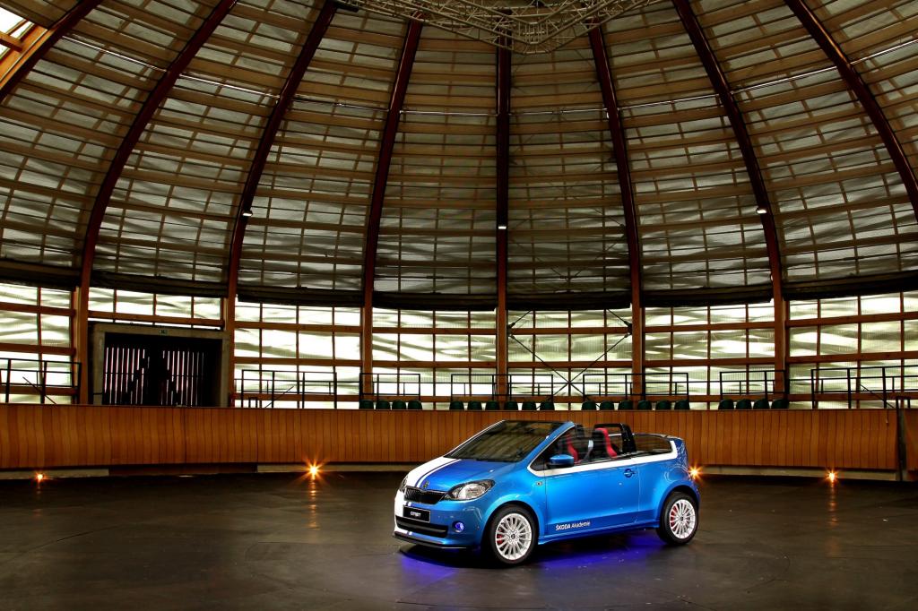 Als Basis stand der Kleinstwagen Citigo (VW Up) Pate, der allerdings sein Dach sowie die Rückbank verlor, dafür aber viel Licht, einen markanten Heckspoiler sowie eine überdurchschnittlich große Musikanlage erhielt.