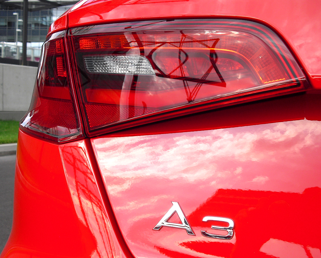 Audi A3 Sportback e-tron: Moderne Leuchteinheit hinten mit Modellschriftzug. 