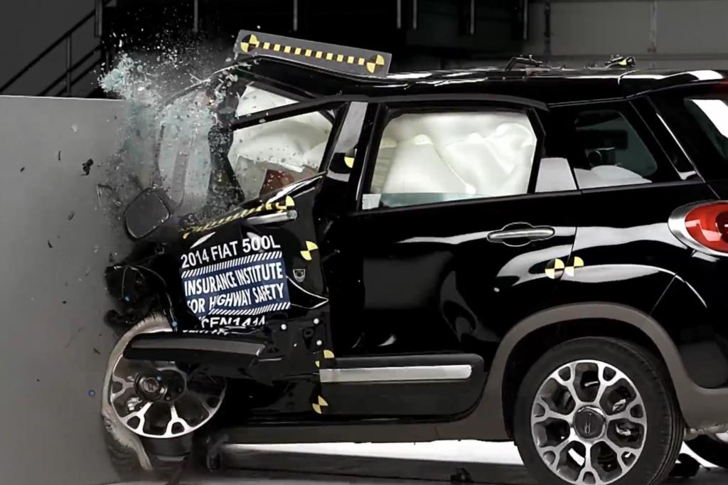 Bei den mit "mangelhaft" bewerteten Fahrzeugen wurde die Fahrgastzelle bei dem Crash deutlich in Mitleidenschaft gezogen und schrnkte den berlebensraum des Fahrers ein