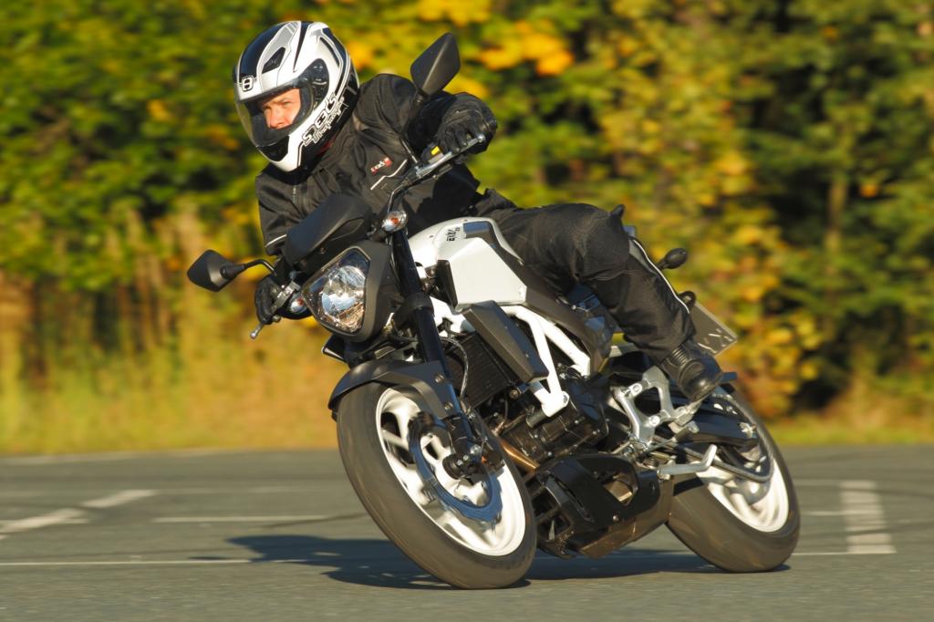 Bei der neuen Hyosung GD 250i aus Korea vereinen sich 28 PS Leistung und niedriges Gewicht vom Papier her zu enormer Spritzigkeit. 