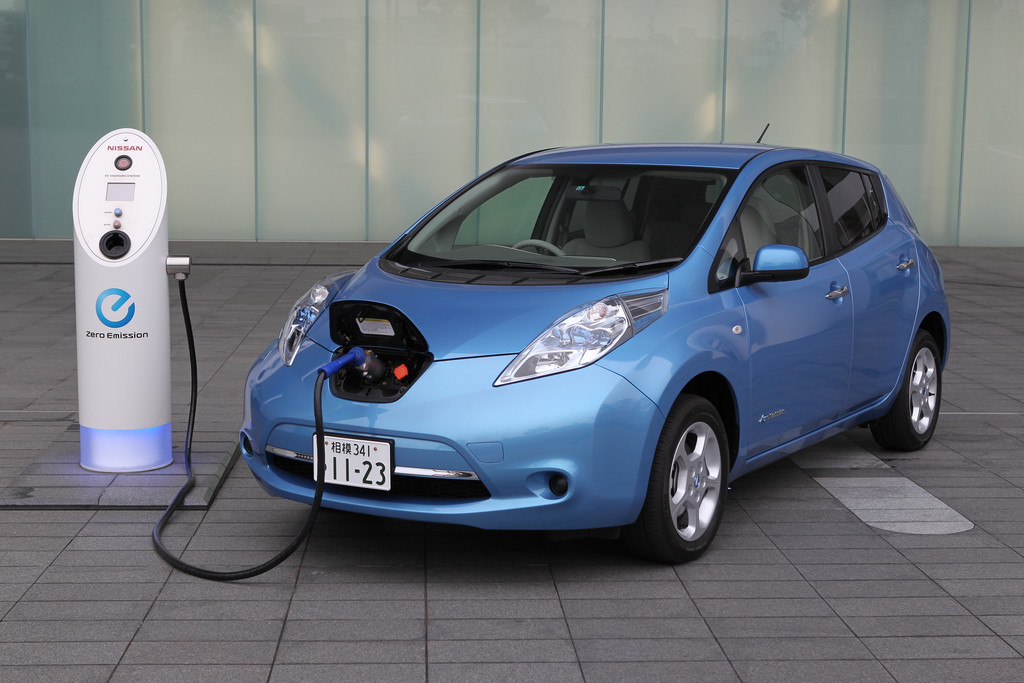Brief aus New York: Nissan lädt kostenlos, die Zukunft des Handschalters und Neues von den Größten