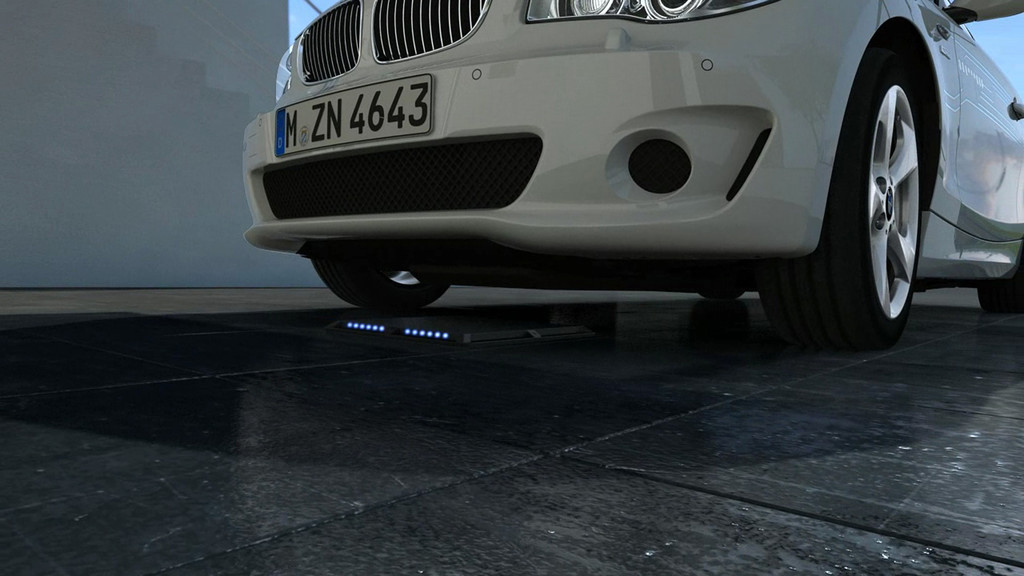 Daimler und BMW entwickeln genmeinsam induktives Ladesystem