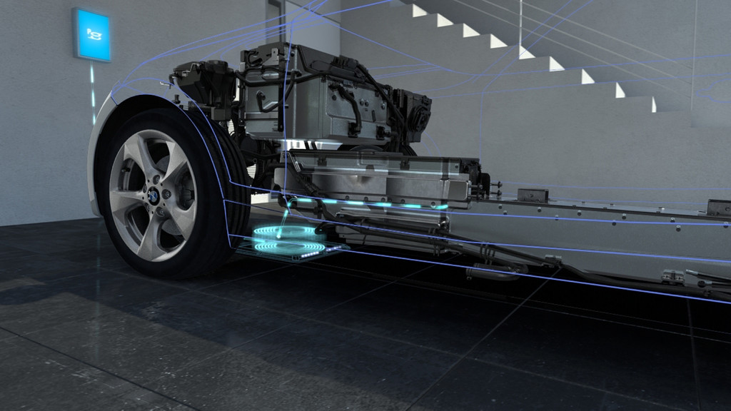 Daimler und BMW entwickeln genmeinsam induktives Ladesystem