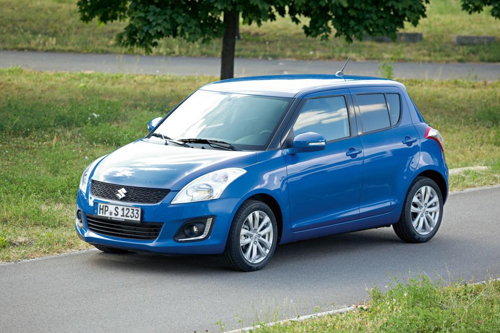 Dank zweiter Einspritzdüse für jeden Zylinder und höherer Verdichtung verbraucht der neue Motor 4,3 Liter Super auf 100 Kilometer 