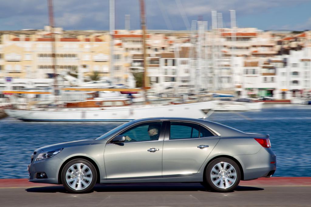 Den ersten Platz unter den Zulassungsexoten 2014 nimmt mit 28 Einheiten die Mittelklasselimousine Chevrolet Malibu ein. Der 4,87 Meter lange Viertürer nahm gegen VW Passat und Co. stets eine Außenseiterrolle ein. 