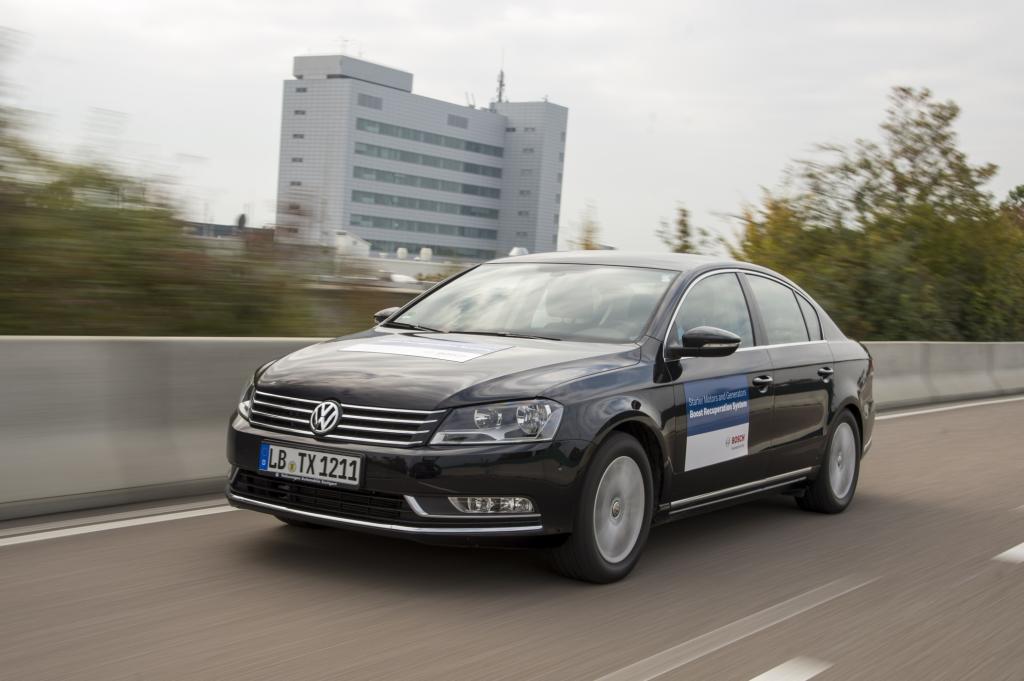 Der Zulieferer Bosch beispielsweise hat eine derartige Technik bereits in der Schublade. Das sogenannte Boost Recuperation System sorgt nach Art eines Mildhybriden sozusagen gratis fr zustzlichen Schub beim Anfahren und Beschleunigen 