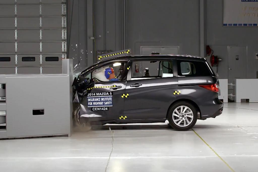 Die Prfer untersuchten den so genannten Frontalaufprall mit geringer berlappung, in diesem speziellen Unfallszenario werden die eigentlichen Crashstrukturen in der Fahrzeugfront, umgangssprachlich Knautschzone genannt, umgangen