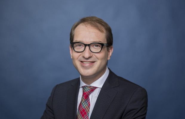 Dobrindt stellt Konzept für Pkw-Maut vor