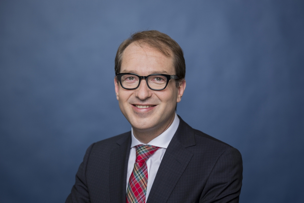 Dobrindt stellt Konzept für Pkw-Maut vor