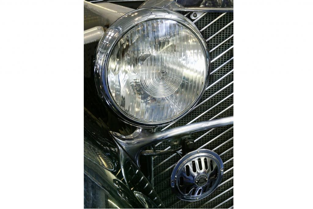 Ein Autoscheinwerfer aus den 30er Jahren