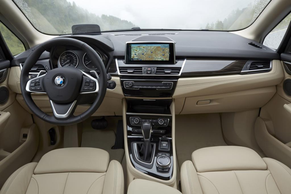 Erste Fahrt im BMW 2er Active Tourer - Eilige Familie