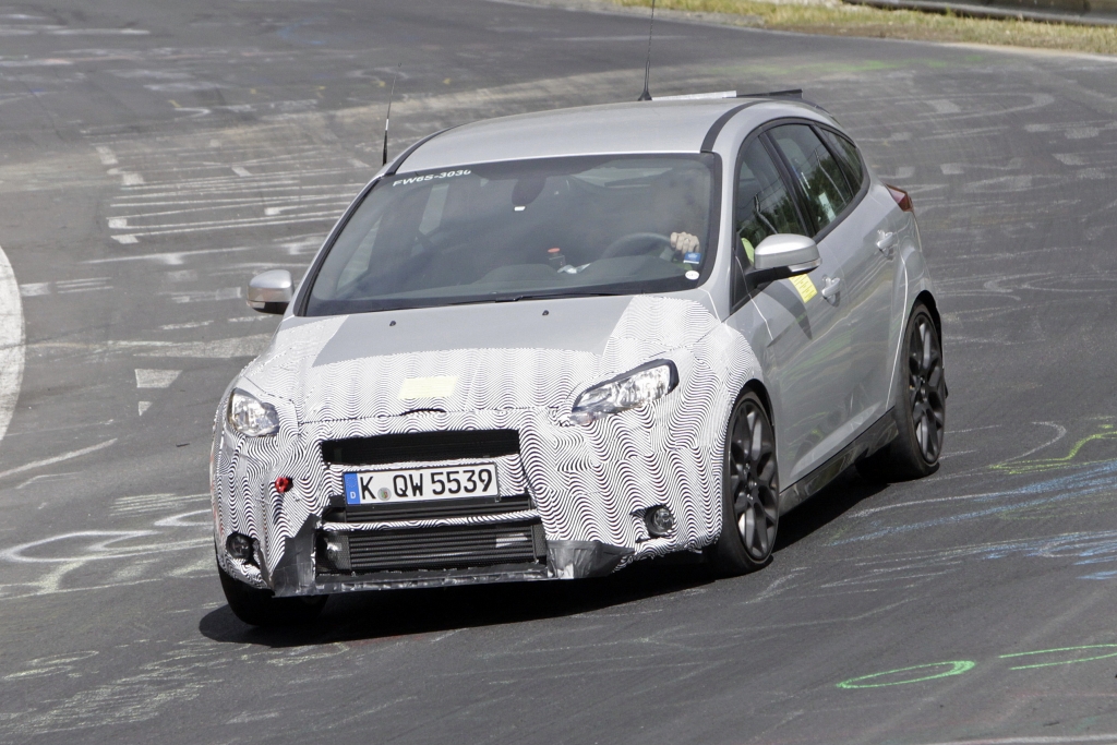 Erwischt: Erlkönig Ford Focus RS im Serientrimm