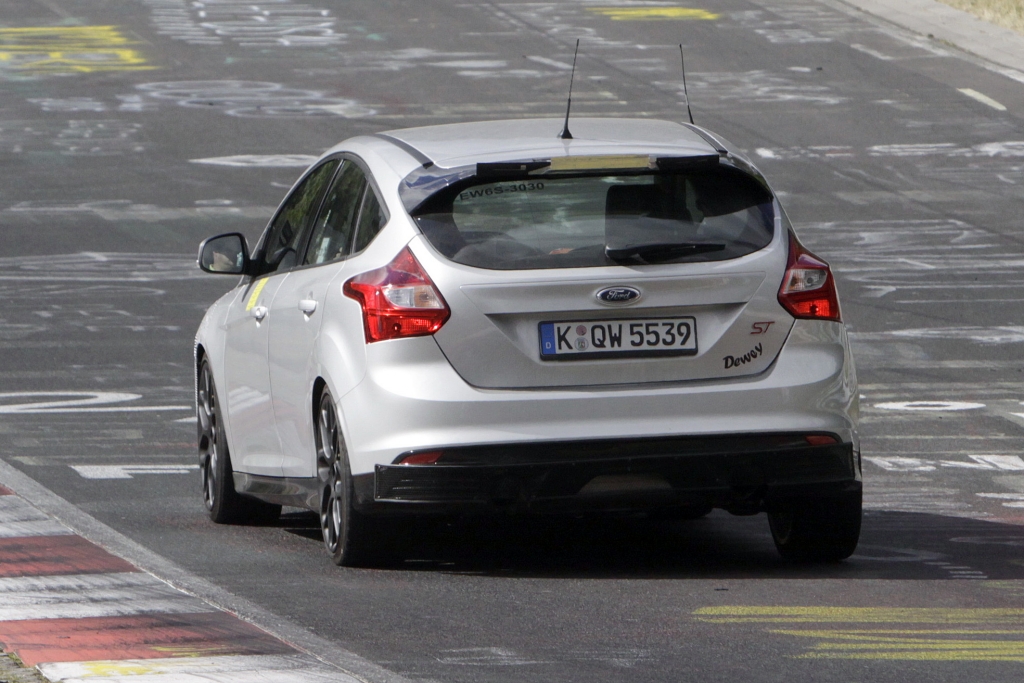 Erwischt: Erlkönig Ford Focus RS im Serientrimm