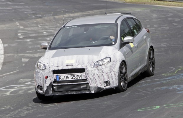 Erwischt: Erlkönig Ford Focus RS im Serientrimm