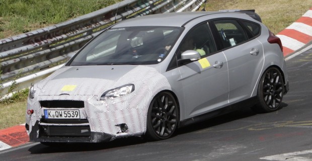 Erwischt: Erlkönig Ford Focus RS im Serientrimm