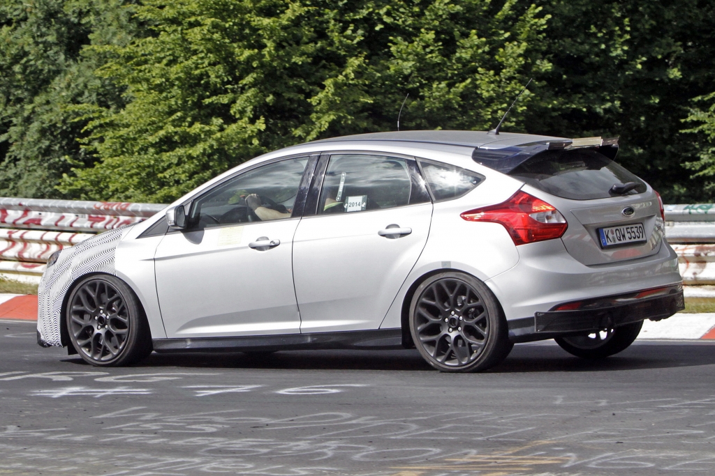 Erwischt: Erlkönig Ford Focus RS im Serientrimm