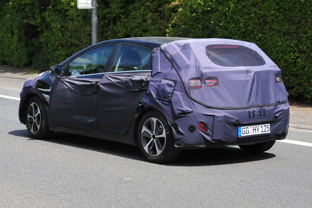 Erwischt: Erlkönig Hyundai i30 Facelift - Hyundai lässt es wieder scheppern