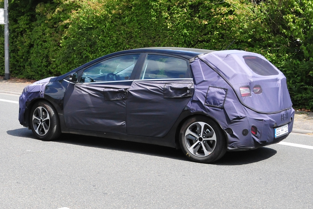 Erwischt: Erlkönig Hyundai i30 Facelift - Hyundai lässt es wieder scheppern