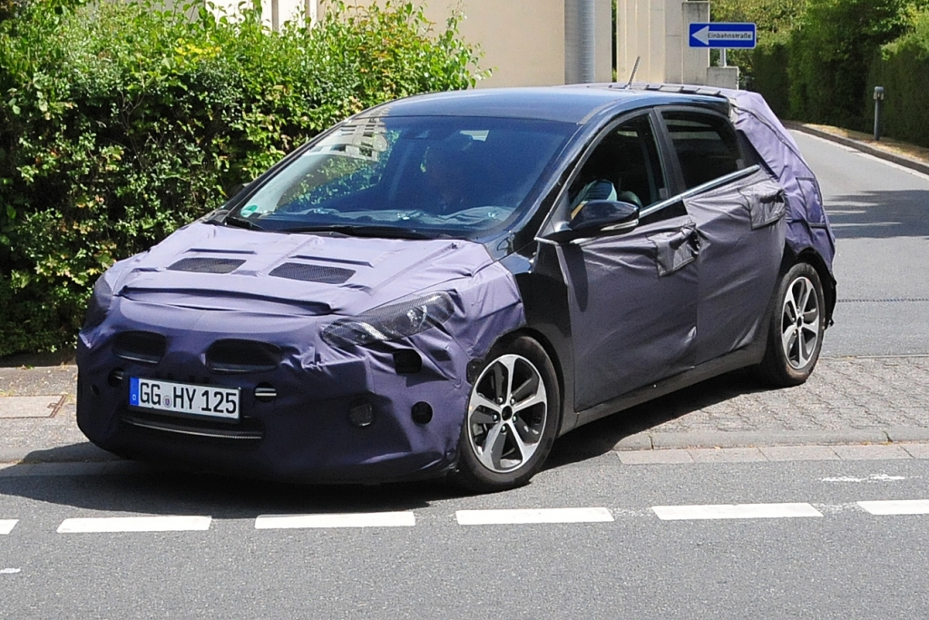 Erwischt: Erlkönig Hyundai i30 Facelift - Hyundai lässt es wieder scheppern