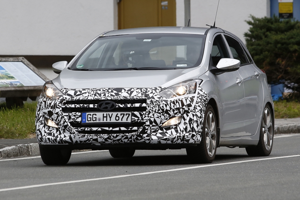 Erwischt: Erlkönig Hyundai i30 Facelift fast ungetarnt