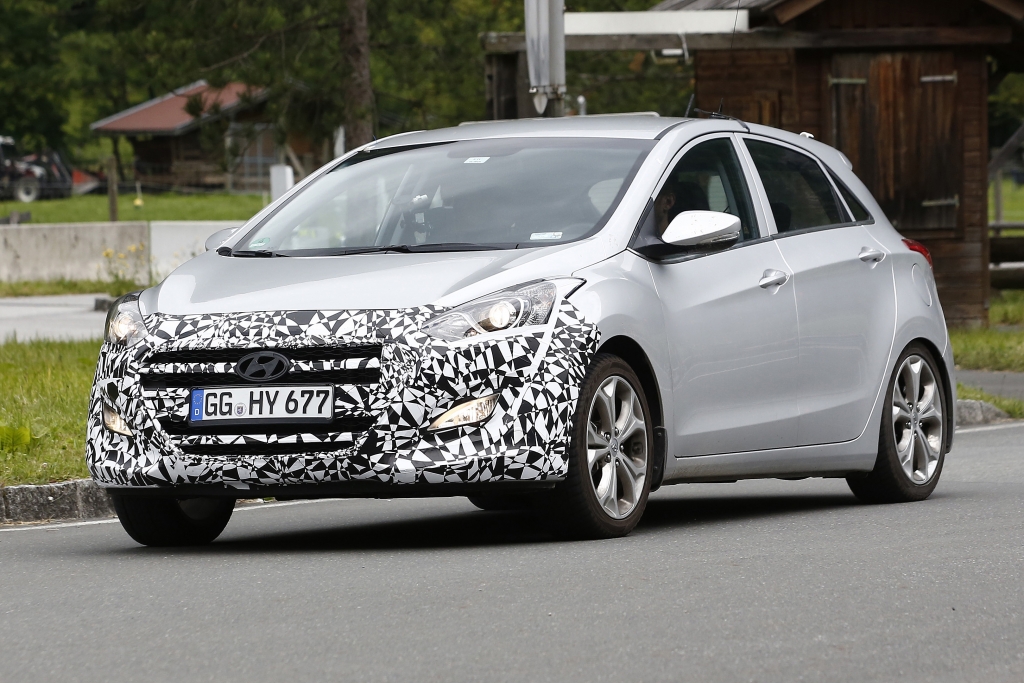 Erwischt: Erlkönig Hyundai i30 Facelift fast ungetarnt