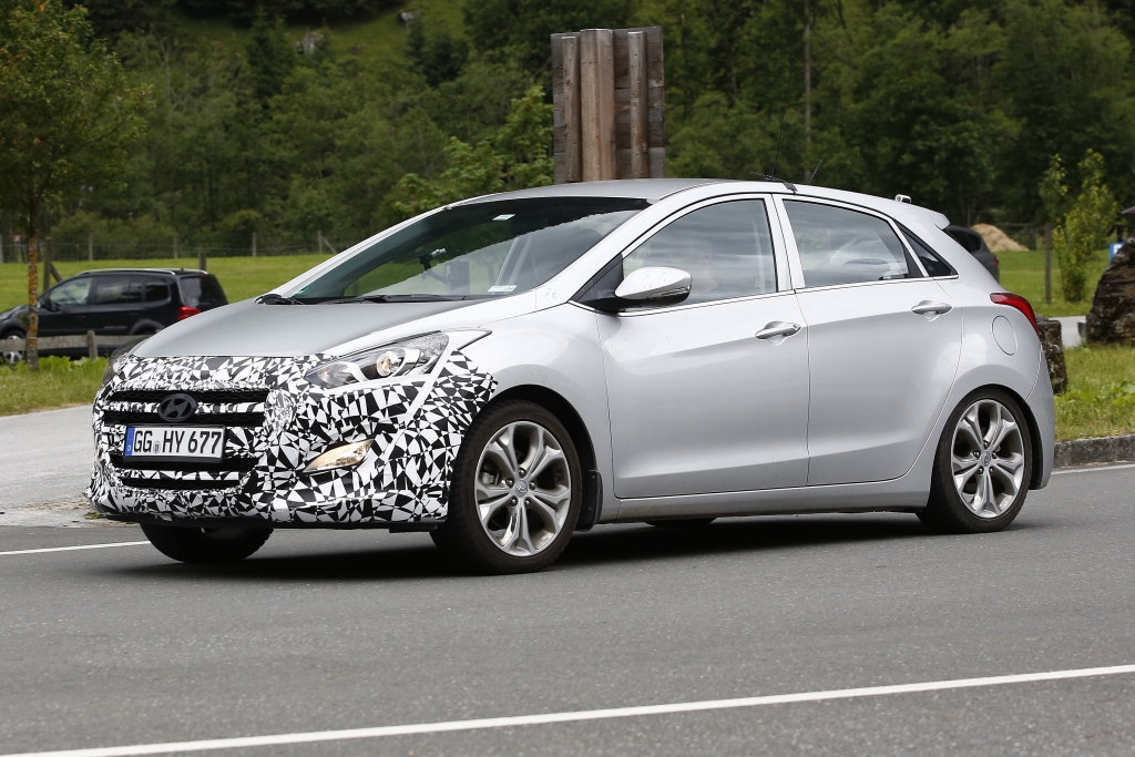 Erwischt: Erlkönig Hyundai i30 Facelift fast ungetarnt