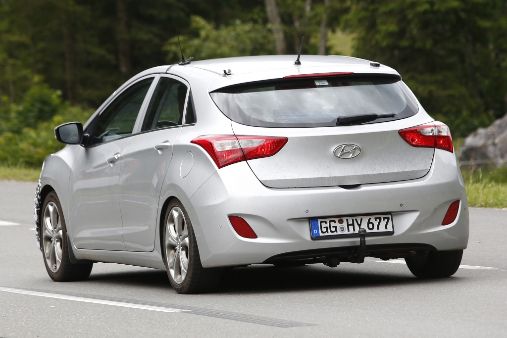 Erwischt: Erlkönig Hyundai i30 Facelift fast ungetarnt