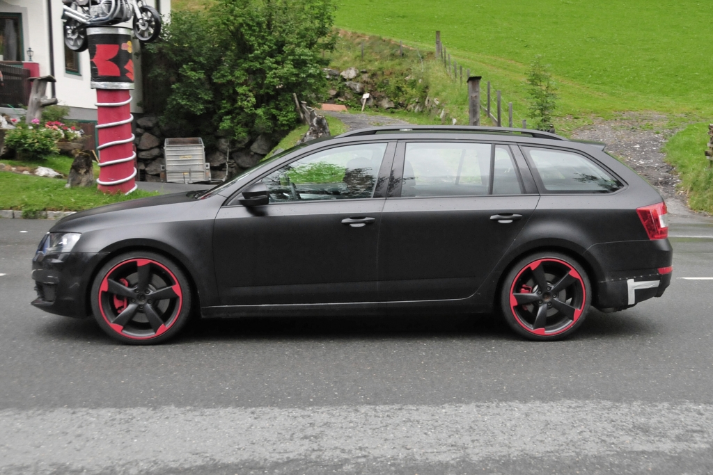 Erwischt: Erlkönig Skoda Octavia RS Plus - Kombi mit 280 PS und Allrad