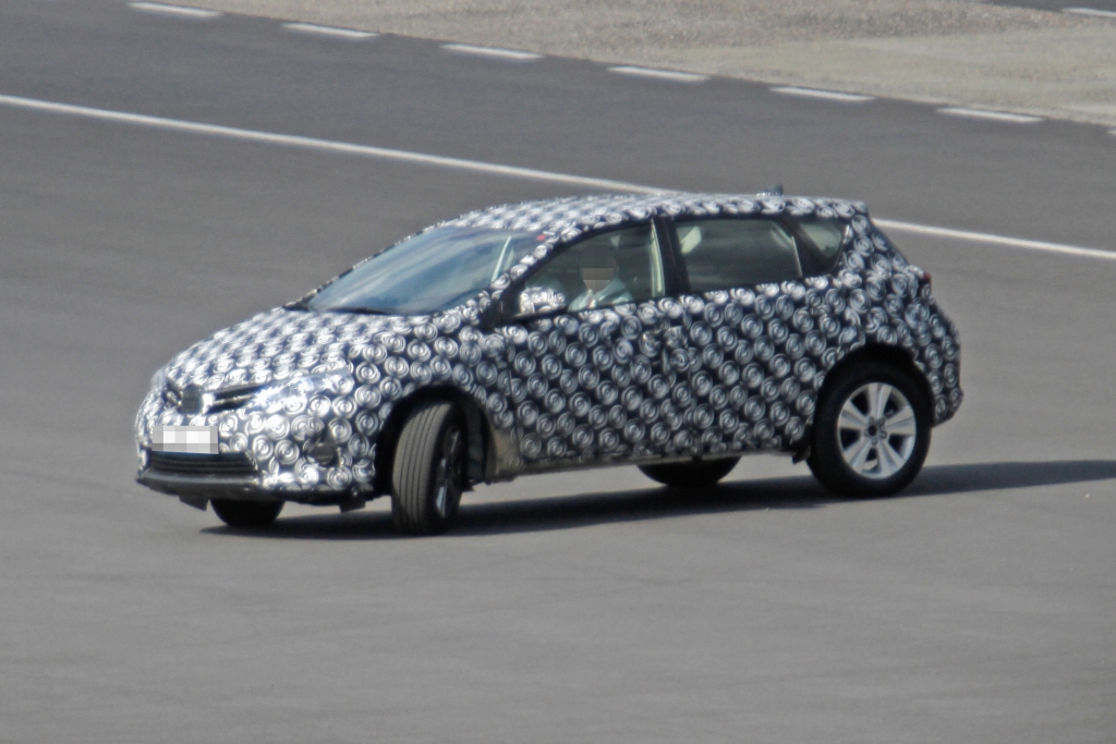 Erwischt: Erlkönig Toyota Cross Auris