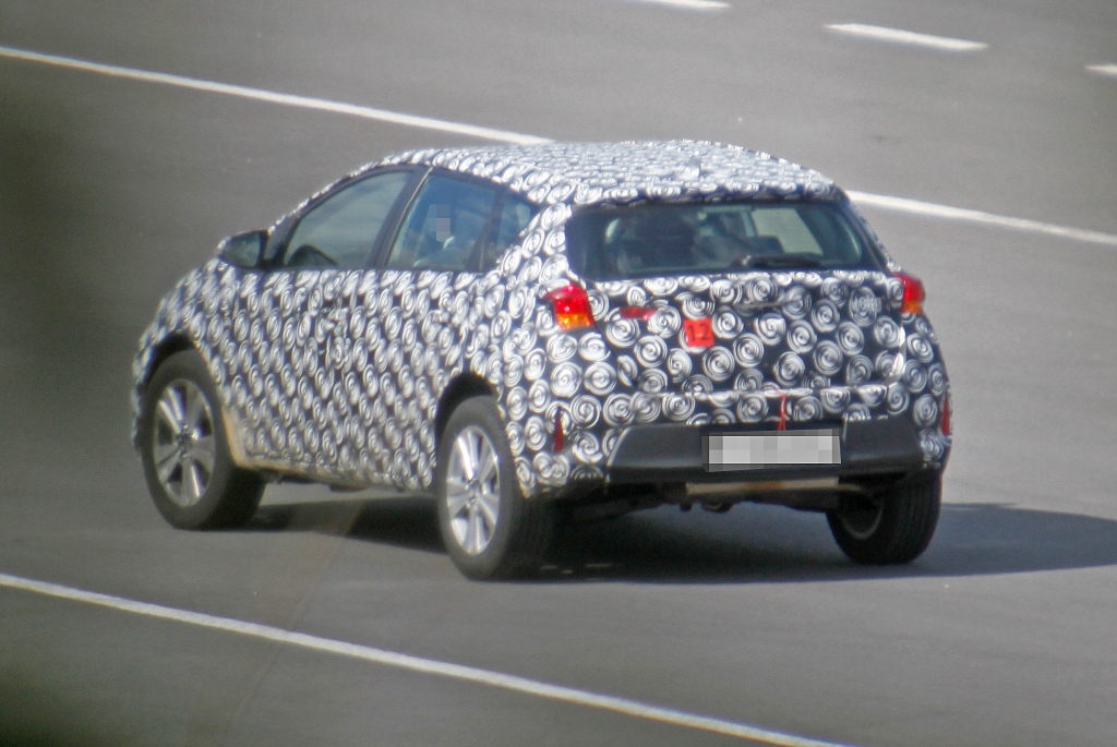 Erwischt: Erlkönig Toyota Cross Auris