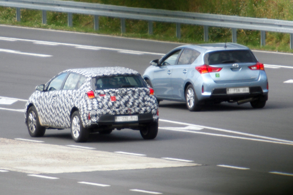 Erwischt: Erlkönig Toyota Cross Auris