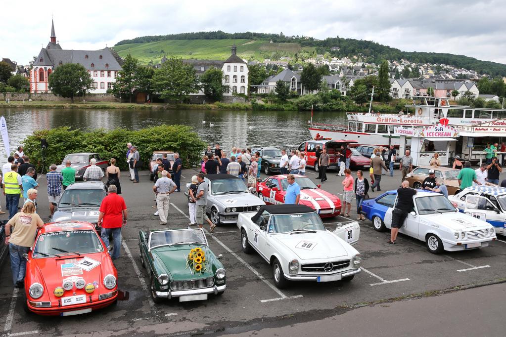 Hochkarätige Oldtimer gehen auf Heldentour