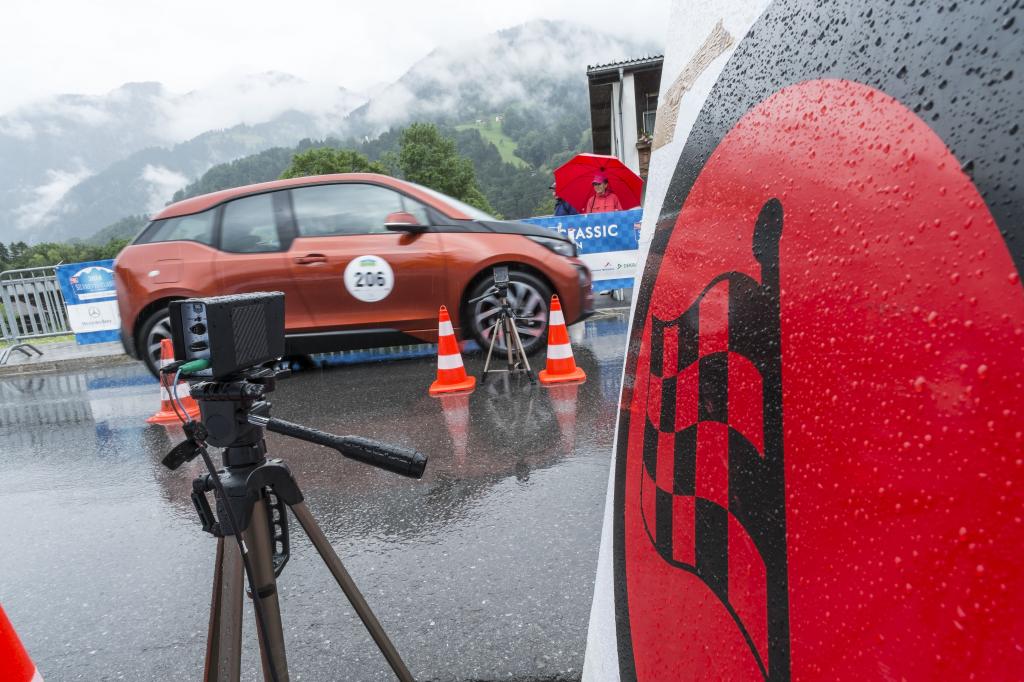 Immerhin waren gut 30 Fahrzeuge am Start, die durch Strom angetrieben werden - hier der BMW i3