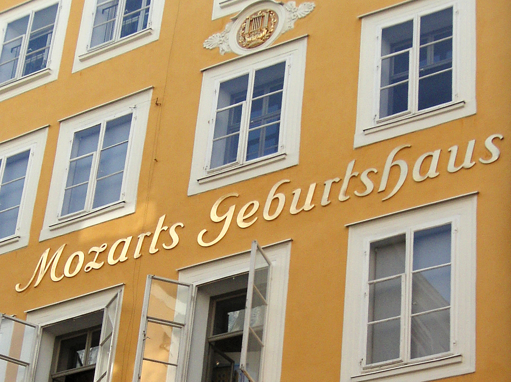 In der Getreidegasse: Mozart-Geburtshaus. 