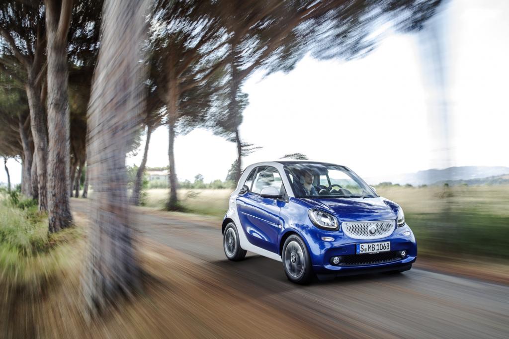 Junge, bist Du aber klein geblieben, sagt man sich beim ersten Blick auf den neuen, weiterhin zweisitzigen Smart Fortwo. 