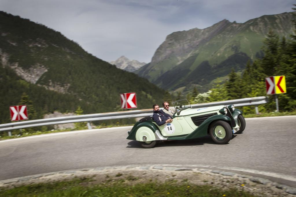 Kommen wir nun zu den technischen Daten des 3,9 Meter langen und 1,44 Meter breiten zweisitzigen Roadsters mit 55 PS.