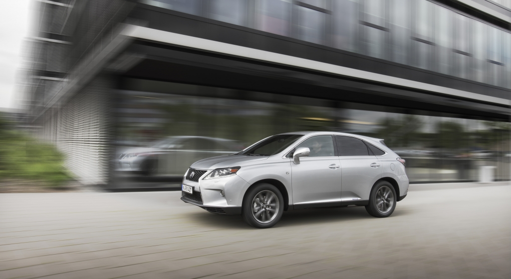 Lexus RX Hybrid: Salon auf großen Rädern