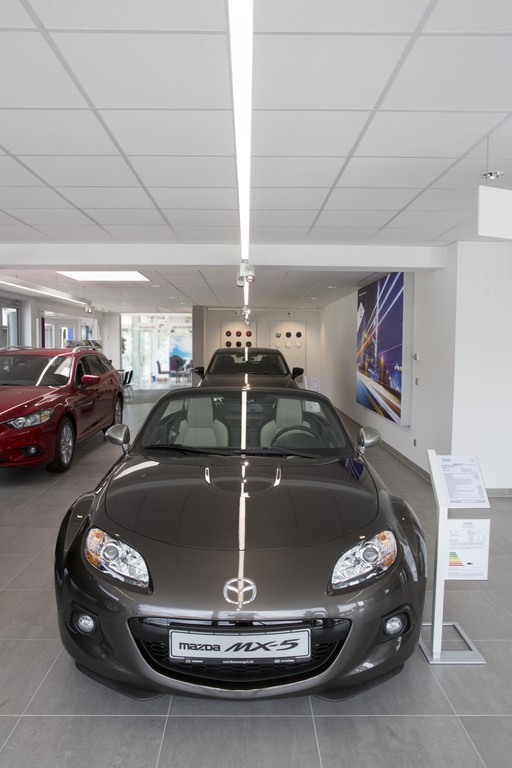 Mazda modernisiert Autohäuser
