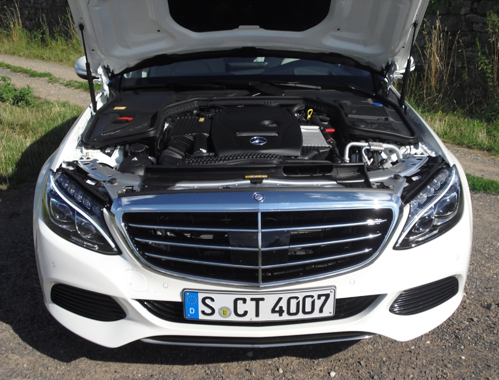 Mercedes C-Klasse T-Modell: Blick unter die Haube, hier beim vorerst stärksten Benziner C250.