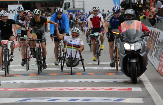 Mit dem Handbike über acht Dolomiten-Pässe