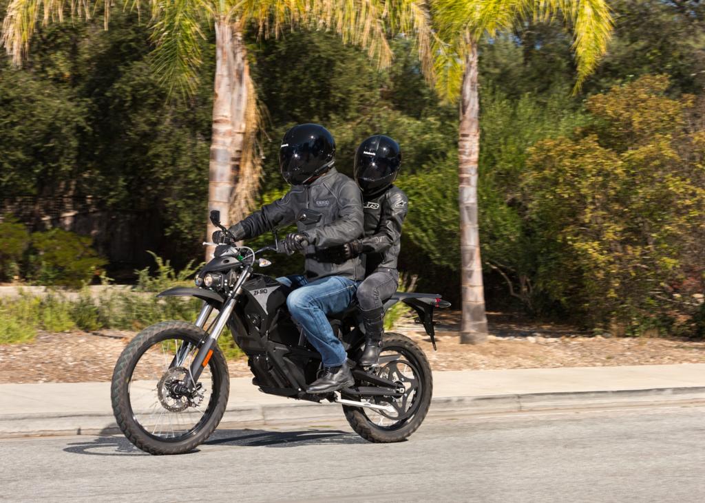 Mit der überarbeitung bietet das Elektro-Motorrad jetzt Platz für zwei