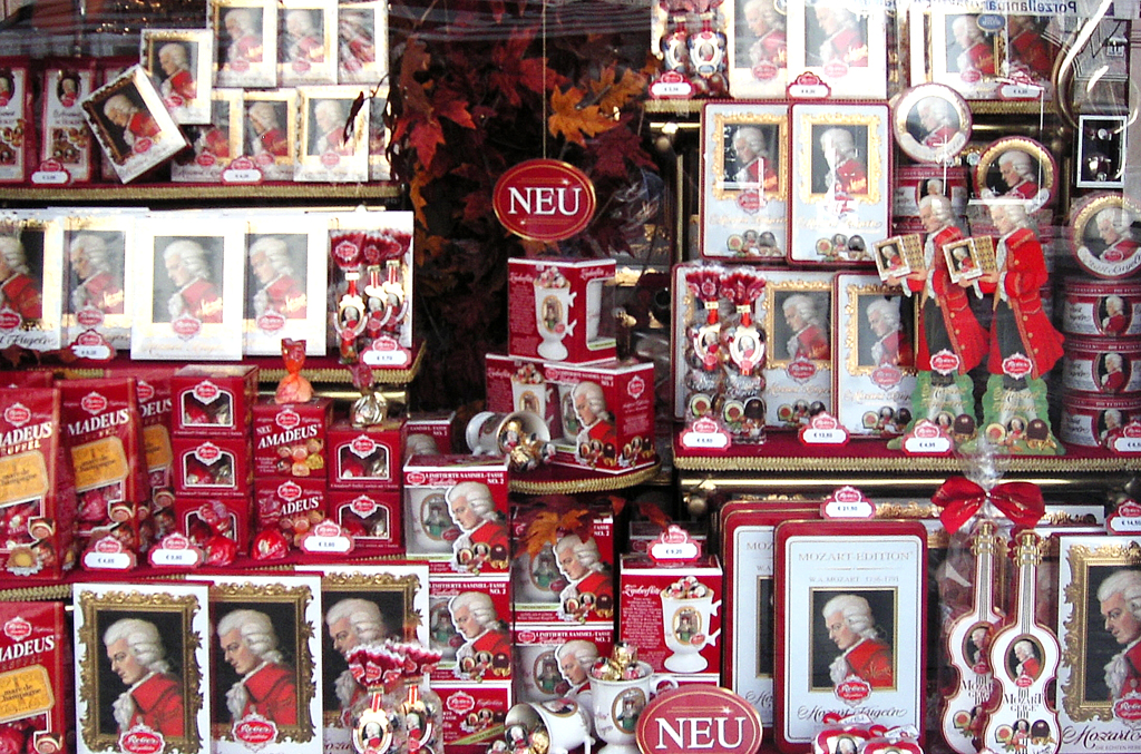 Mozart als Marke und Ware: Schaufenster in Salzburgs Innenstadt.