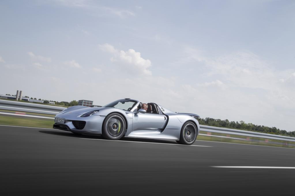 Porsche 918 Spyder: Tiefflug mit 345 km/h