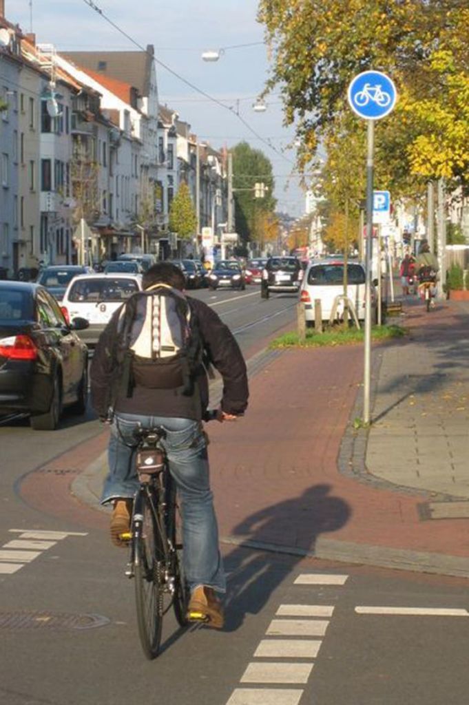 Radler: Vorsicht beim Wechsel von Radweg auf Straße