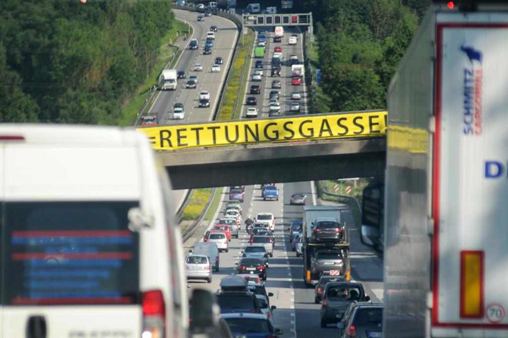 Ratgeber: Fahren im Stau - Ständiger Spurwechsel bringt nichts